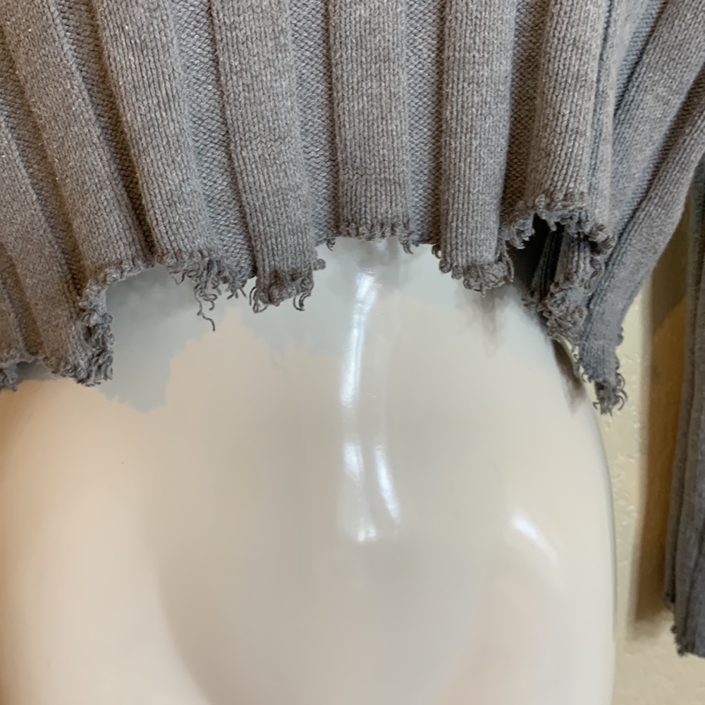 F21 Gray Cropped Sweater - Picture 3 of 6